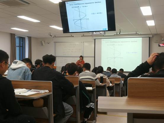 刘锐老师讲课2.jpg